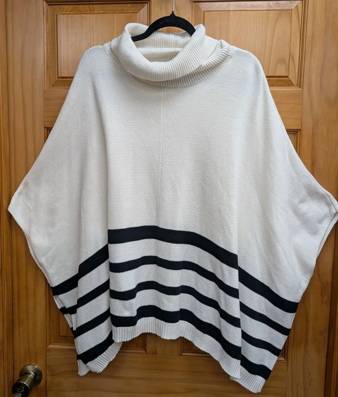 Jaclyn Smith Collection Sweater Poncho Women's Large/Extra Large Cowl Neckline