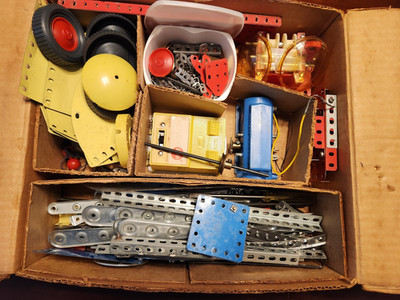 A.C. Gilbert Co. ERECTOR SET No. 10120 1963 - Antique / Vintage
