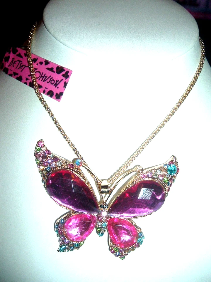 COLLAR Betsey Johnson PINK FUSHIA MULTICOLOR MARIPOSA CRISTAL Pavimentado Dorado Foto 3 de 4