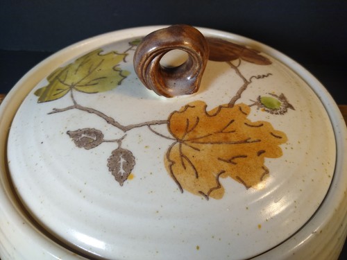 Metlox Woodland Gold Covered Serving Bowl - Picture 7 of 11