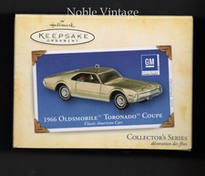 2004 Hallmark Keepsake 1966 Oldsmobile Toronado Coupe- Classic American Cars 14