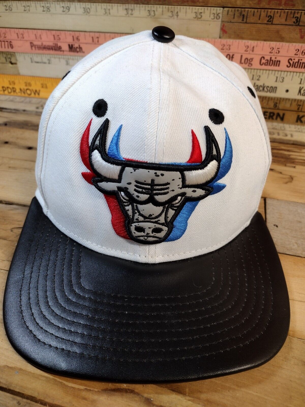 NewEra 9fifty snapback Chicago Bulls, leather brim-bill slim crown sq'ed  visor