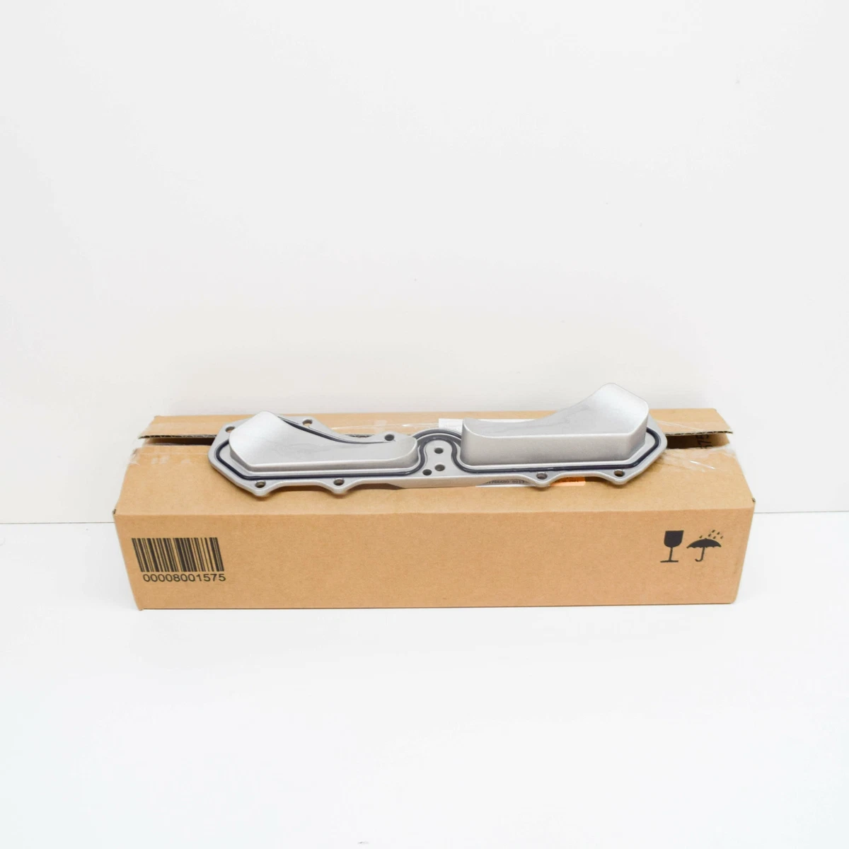 OEM BMW X5 E70 REAR COOLANT PASSAGE COVER 11148483799 8483799 