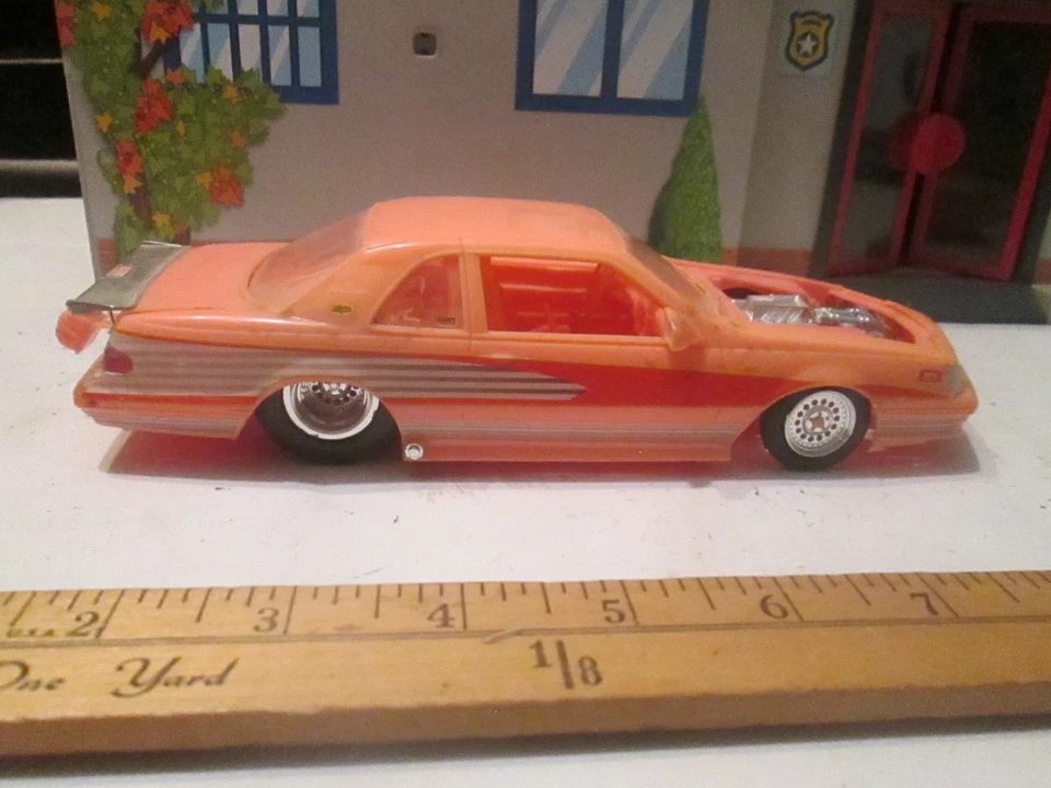 Modelo construido Drag Racing Matt and Debbie Hays 1988 Pro Street Thunderbird Foto 3 de 4