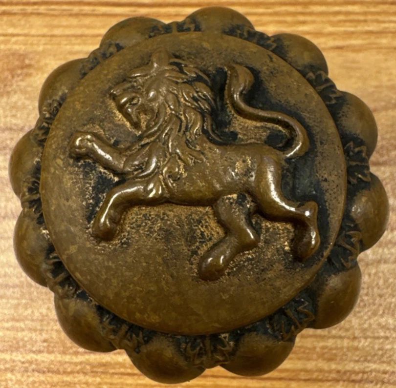 Perilla de puerta antigua P&F Corbin "León de pie" (tamaño de paso A-14200) Foto 2 de 4