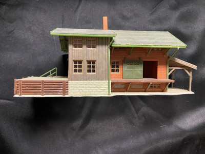 Vintage Built HO 1/87 Scale Commercial/Residential Building for Train Town