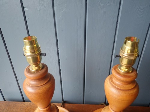 Pair of turned wood candlestick style table lamps - Picture 3 of 12