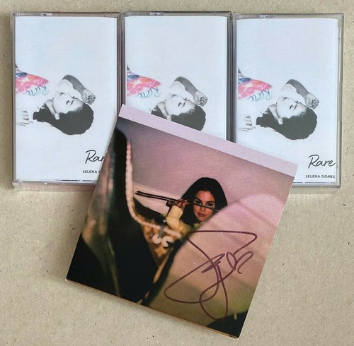 SELENA GOMEZ * RARE * UK EXCLUSIVE LIMITED 3 x CASSETTE w/ SIGNED ARTCARD * BN! - Picture 10 of 12