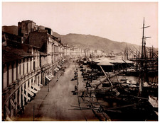 Italia, Napoli, panorama del porto, barche a vela, navi mercantili, navi mercant