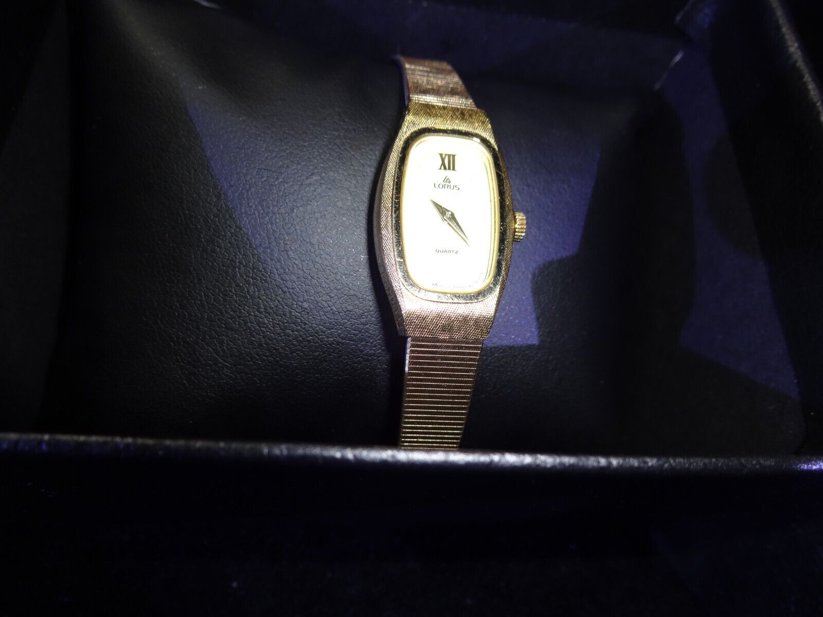 Vintage Ladies' LORUS Petite Dress Bracelet Luxury Watch Vintage Ladies' LORUS Petite Dress Bracelet Luxury Watch