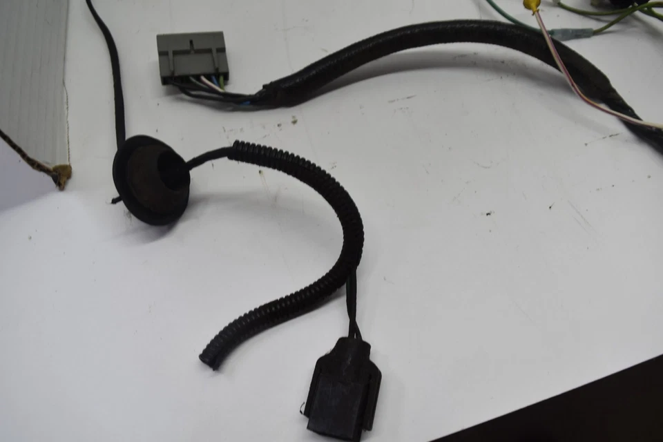 Ford Mustang LX 1979 1986 convertible lado del conductor debajo del tablero arnés de cableado 84 Foto 2 de 4