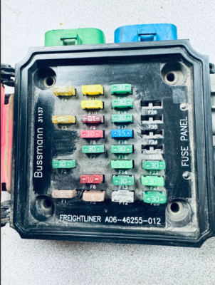 Freightliner A06-46255-000 Bussmann 31137 Fuse Panel