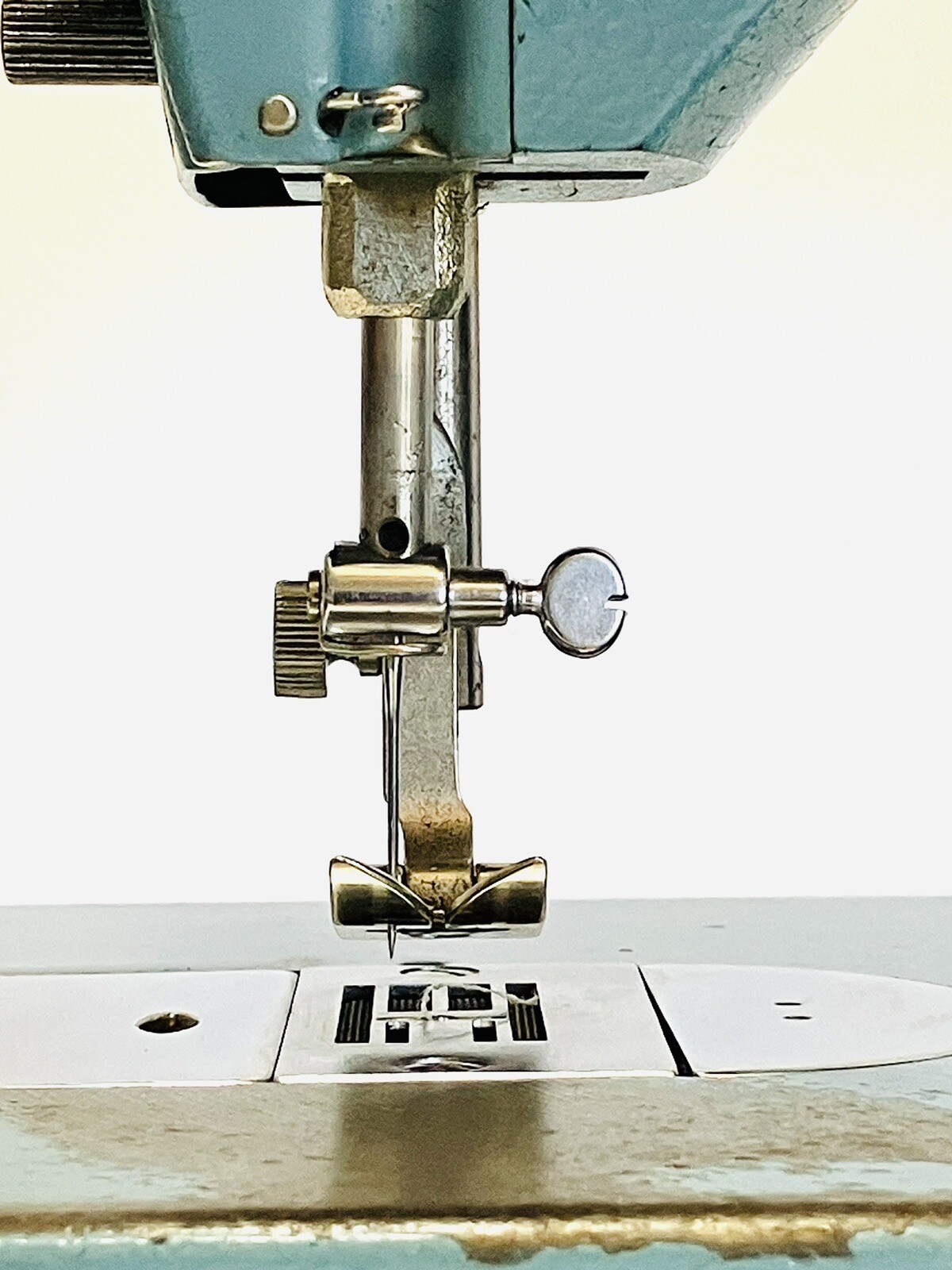 Singer Commercial Industrial Sewing Machine Model 2033 FOR PARTS NOT