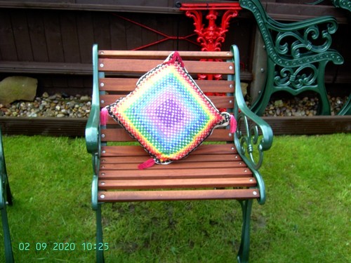 (65) Flue De Lys Cast Iron & Hardwood Wood Garden Chair - Picture 3 of 5