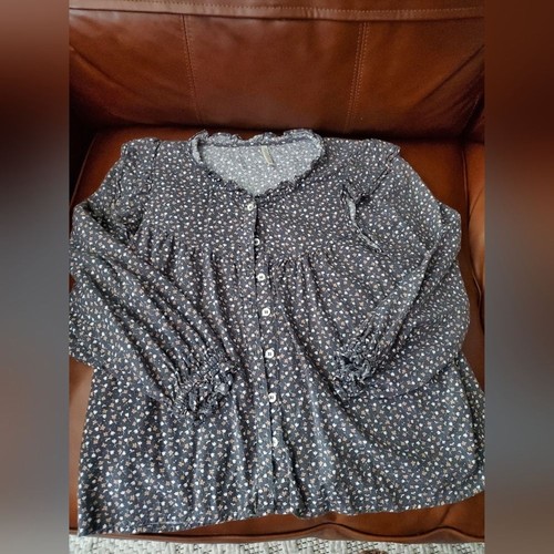Rylee and Cru ditsy floral ruffleTop Medium Excellent Rylee + Cru Grey Blouse