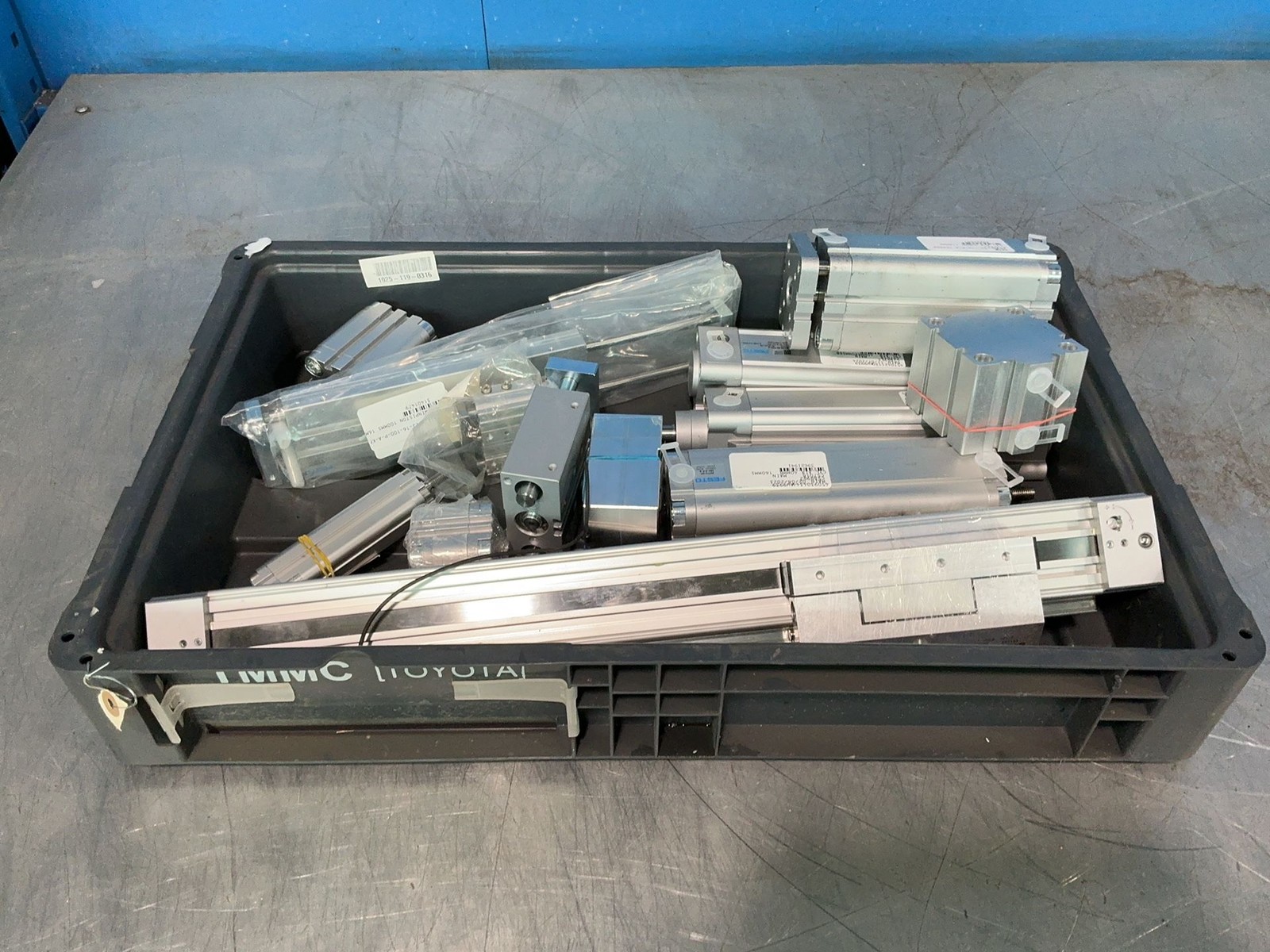 FESTO PNEUMATIC CYLINDERS