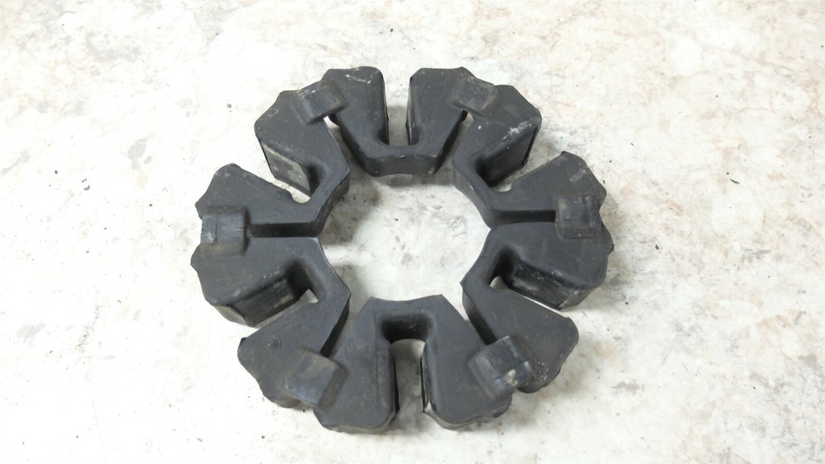 81 Kawasaki KZ 1100 KZ1100 B rear back drive rubbers crush