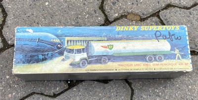 Lot 112 - A French DINKY #887 'Tracteur Unic Avec Semi