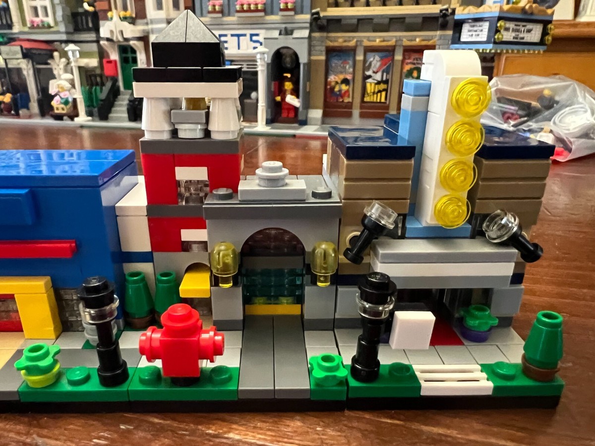 Lot of complete Exclusive Lego Toys R Us Mini Modular Sets w