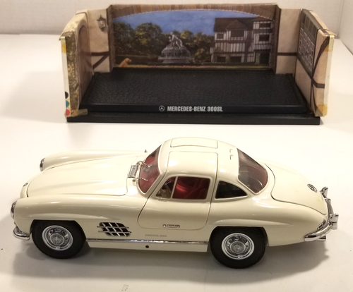 Kyosho 1:18 1996 Mercedes Benz 300 SL (White) Gullwing #08091W - NOB - Picture 2 of 5