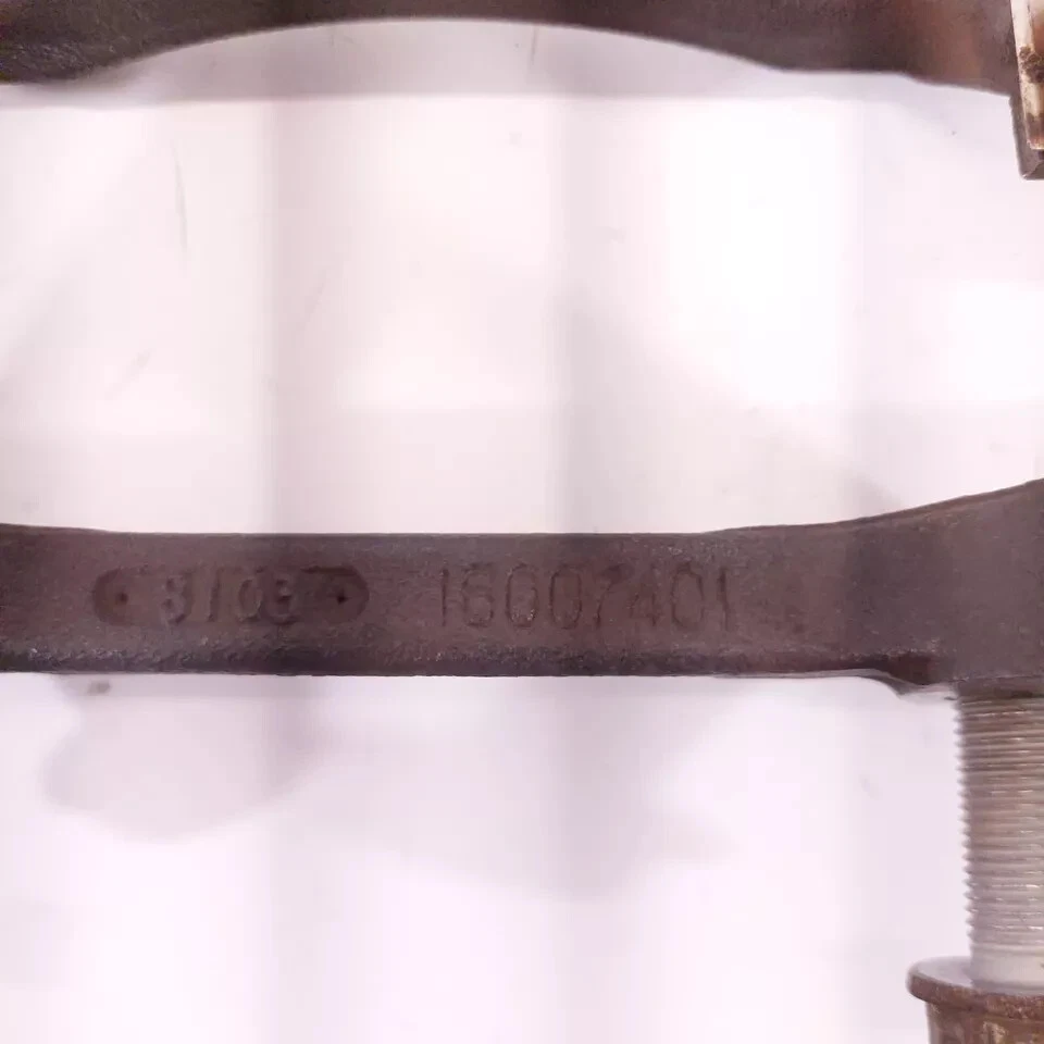 Soporte de pinza de freno delantero pasajero derecho Jeep Liberty Dodge Nitro 2008-2012 Foto 2 de 4