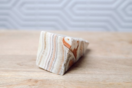 Banded Agate Mineral Display Crystal Rock Specimen - 917 Grams - 3 x 5.75 x 2.5" - Picture 3 of 5