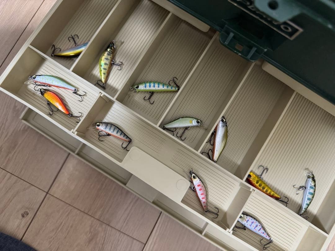 Old Plano 787 Tackle Box with Unused Jackson Meteora 45 Lures & Spinners - Image 3