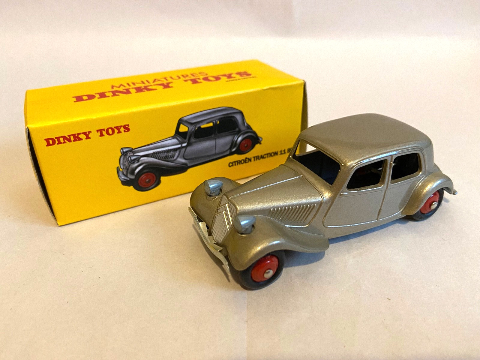 Dinky 24C, Citroen DS19 Saloon - Free Price Guide & Review
