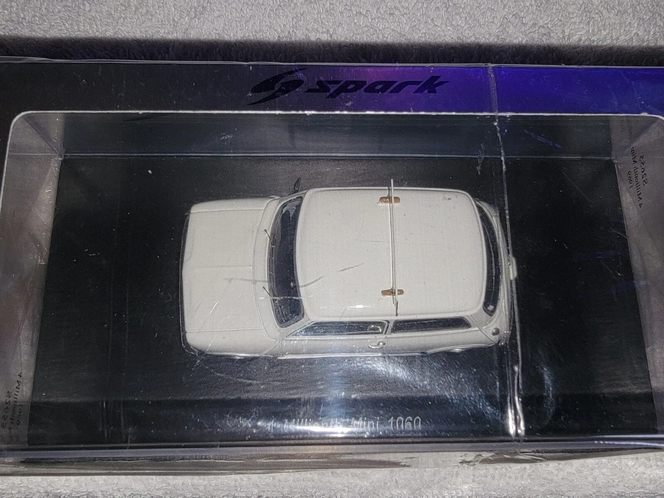 Spark 1969 Mini 1275 GT 4 Millionth Mini White Boxed & Sealed - Image 3 of 4
