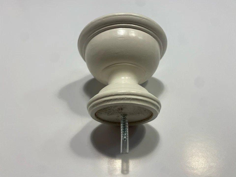 2 nuevos remates Kirsch Chaucer blancos 46807.025 para barra de cortina de 2" Foto 4 de 4