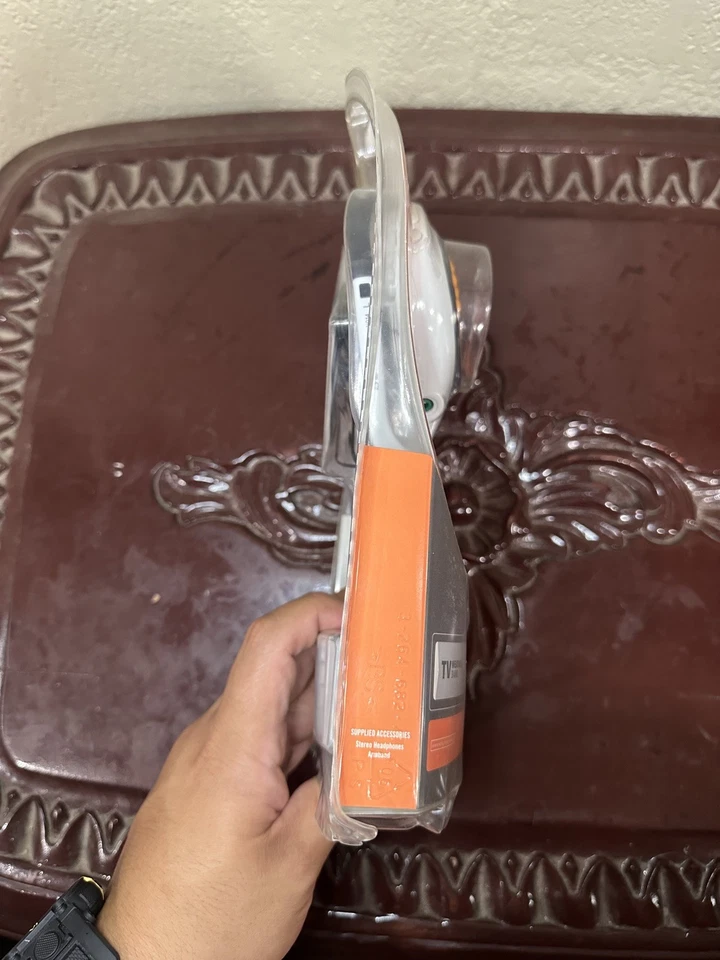 Sony S2 Sports SRF-M80V Armband Radio Walkman Headphones TV Weather FM/AM NEW - Image 3 of 4