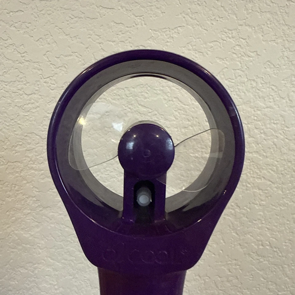 Ventilador de névoa de água portátil O2COOL Deluxe alimentado por bateria - roxo funciona seminovo - Imagem 2 de 4