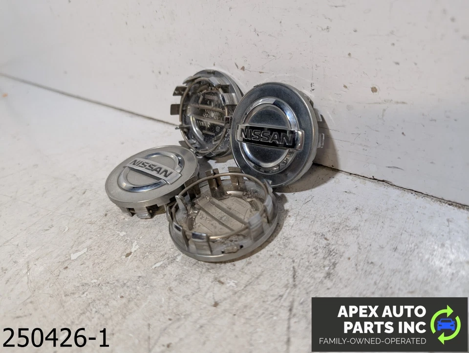 Tapacubos central Nissan Juke 2011-2014 1,6 L 4 ruedas plateado OEM Foto 2 de 4