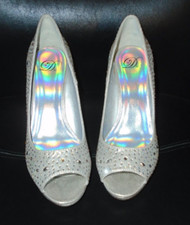 PAIR OF WOMEN'S SIZE 9 SILVER SPARKLE OPEN TOE PUMPS