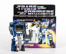 TRANSFORM G1 Reissue Soundwave with Buzzaw cassette Brand New Free Shipping