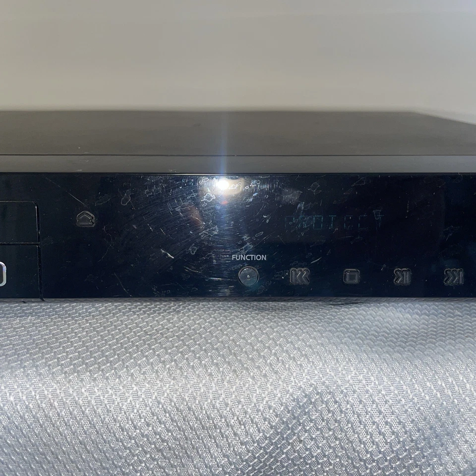 Samsung HT-Z310T / XAA 5.1Ch DVD Home Theater System Player Unit Only. For Parts - Image 3 of 4