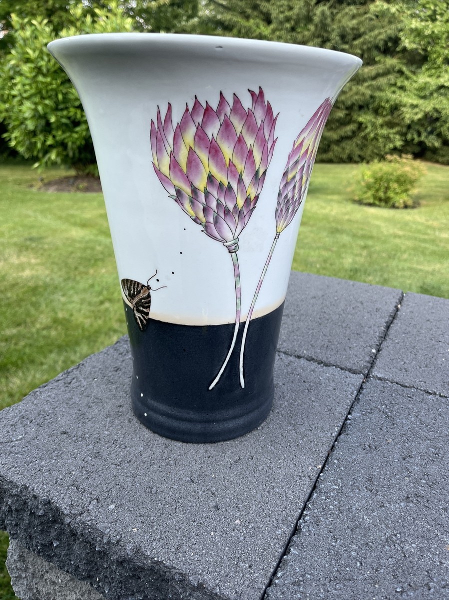 Fabienne Jouvin, Paris. Unique vase in glazed ceramics with hand-painted flowers