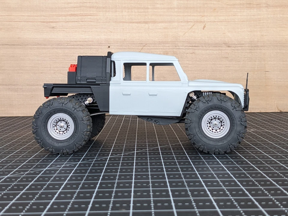 Axial SCX24 1/24 Land Rover Defender 150-155mm RC Body Crawler Overland - Image 3 of 4