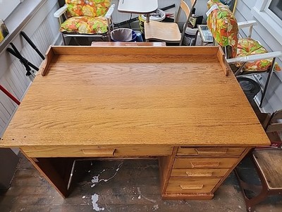 1940s Heavy Sould Oak Teachers Desk / Writing Desk In Good Condition No Key