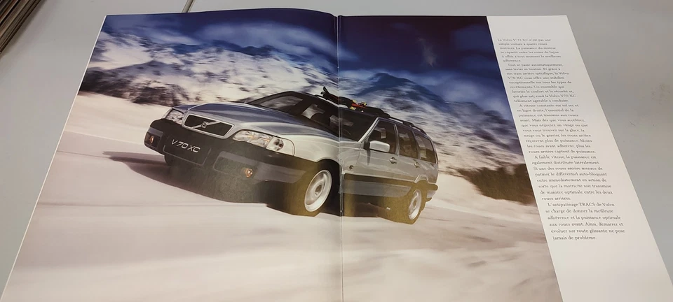 VOLVO V70 XC AWD CATALOGO DEPLIANT BROCHURE PROSPEKT - Immagine 3 di 4