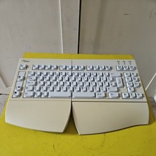Vintage Fujitsu Siemens Keyboard - White (KBPC E UK | S26381-K261-L 165)