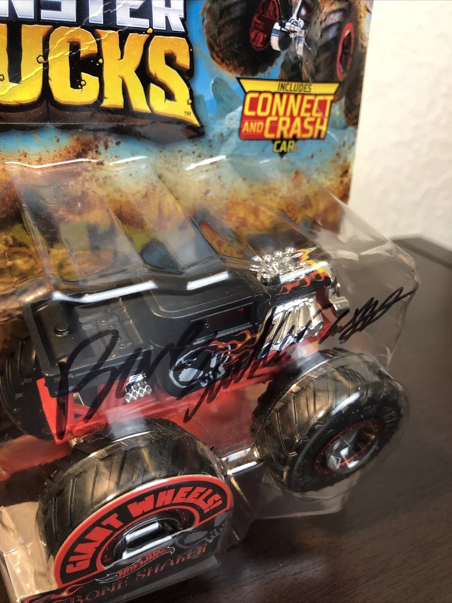 Hot Wheels Monster Trucks Bone Shaker with Crushable Car New Sealed GJG98