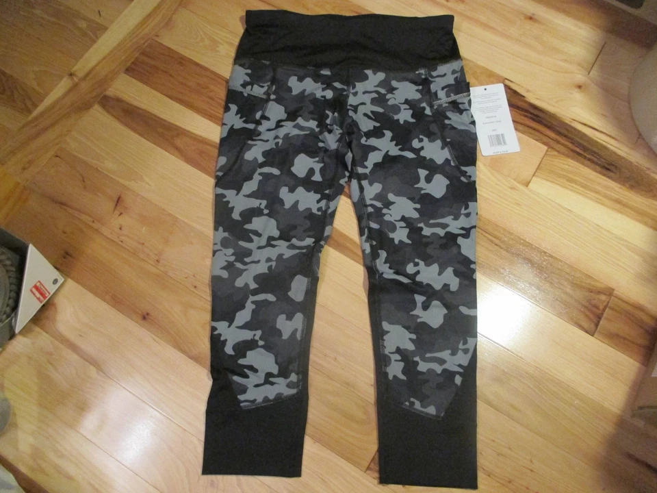 Active Life Woman's Yoga Capri Leggings Size Medium Black/Grey Camo Brand New!!! - Image 4 of 4