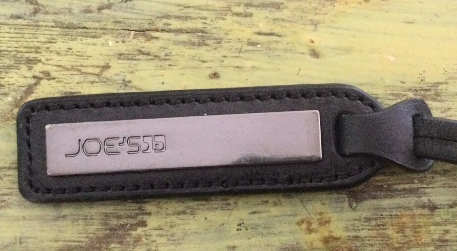 Bolso de Mano Joes Jeans de Cuero Negro Expandible al Hombro Foto 3 de 4