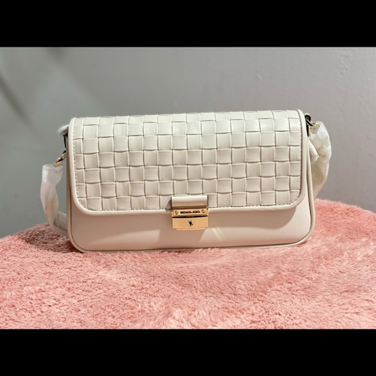 即納★SALE【Michael Kors】BRADSHAW レザー ショルダーバッグ S MICHAEL KORS Bradshaw Small Woven Leather Shoulder Bag | eBay