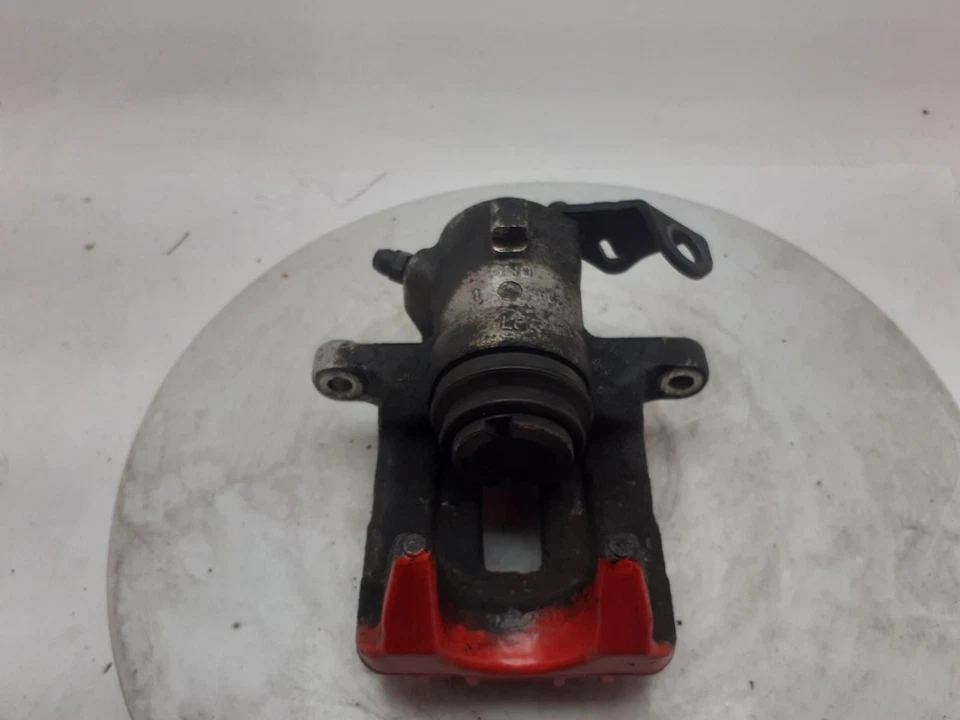 Pinza de freno trasera derecha VOLKSWAGEN POLO 2014-2018 1,0 L CHZC O/S Foto 2 de 4