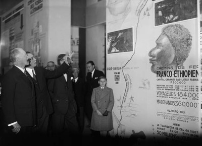 The President Republic Albert Lebrun examines a sign Franco Ethiop- 1935 Photo