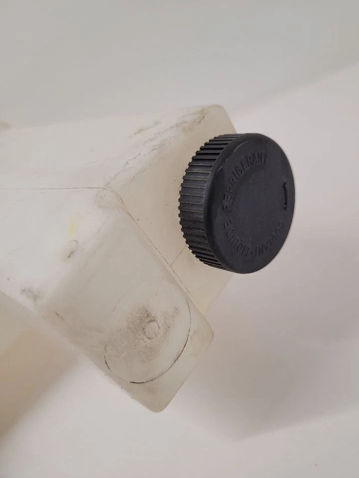 2013-2020 2022-2023 NISSAN PATHFINDER Coolant Reservoir 217103KA0A Foto 2 de 4