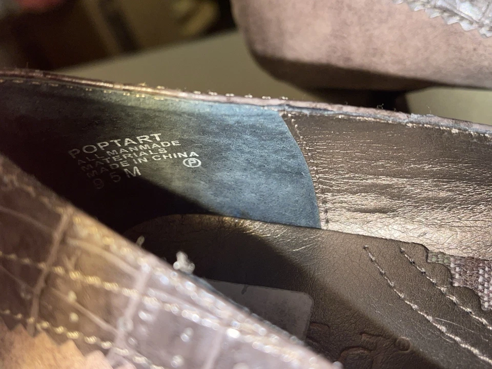 RARE Vintage Y2K 90s MUDD Brown  Mary-Jane  Kitten Heels 9.5 - Image 4 of 4