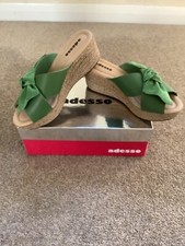 ADESSO POPPY WEDGE GREEN MULES BOW DETAIL SIZE 6 PLATFORM - NEW NEVER WORN